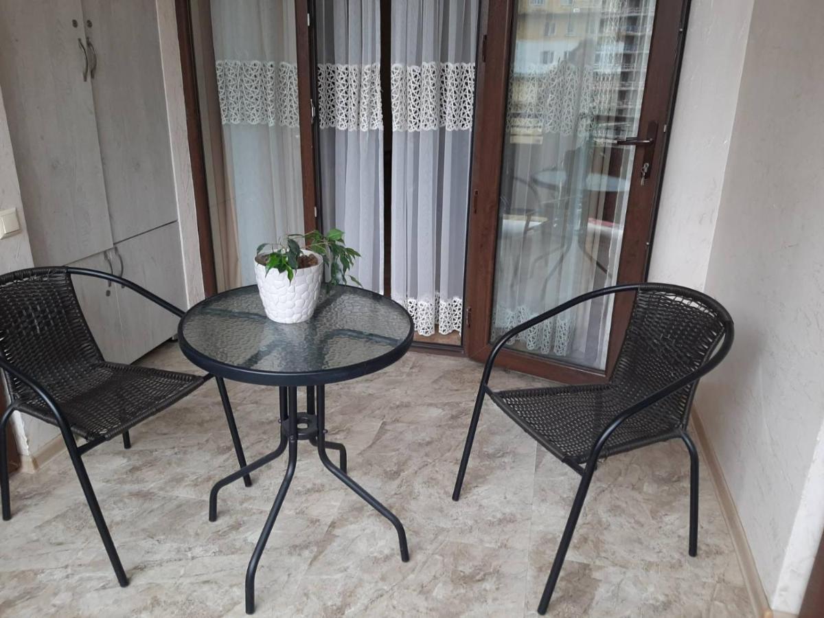 Mindia'S Apartment Batumi Bagian luar foto
