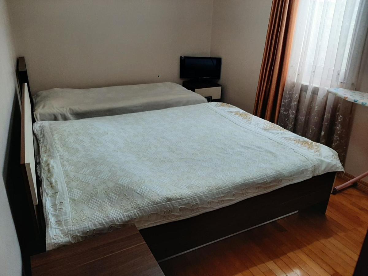 Mindia'S Apartment Batumi Bagian luar foto