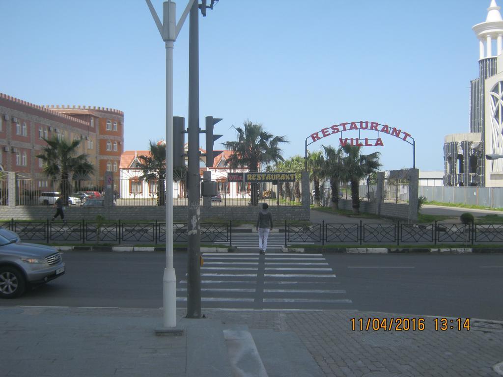 Mindia'S Apartment Batumi Bagian luar foto