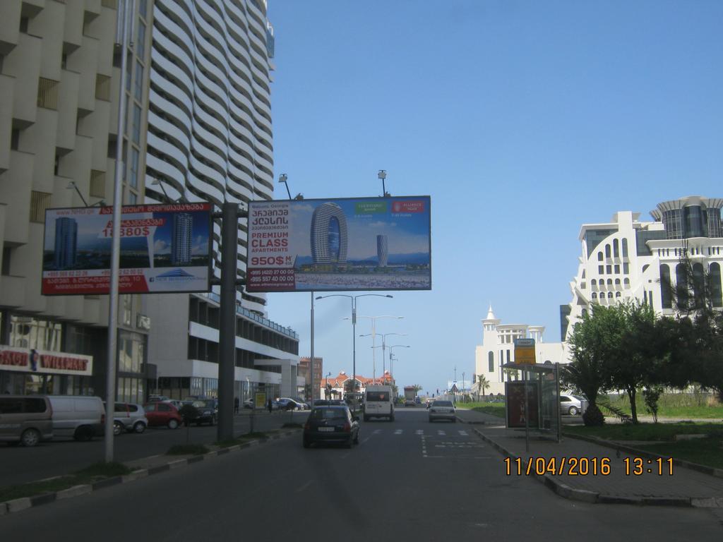 Mindia'S Apartment Batumi Bagian luar foto