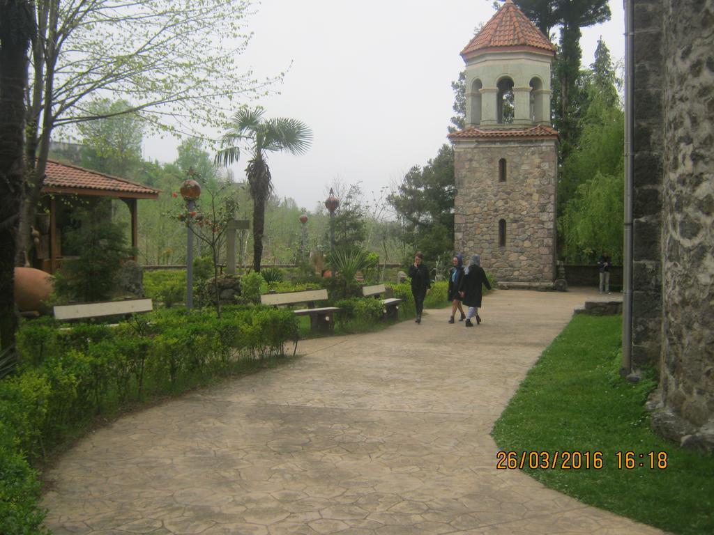 Mindia'S Apartment Batumi Bagian luar foto